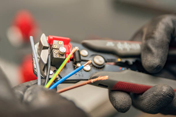 Best Electrician Near Me  in Pomona, KS